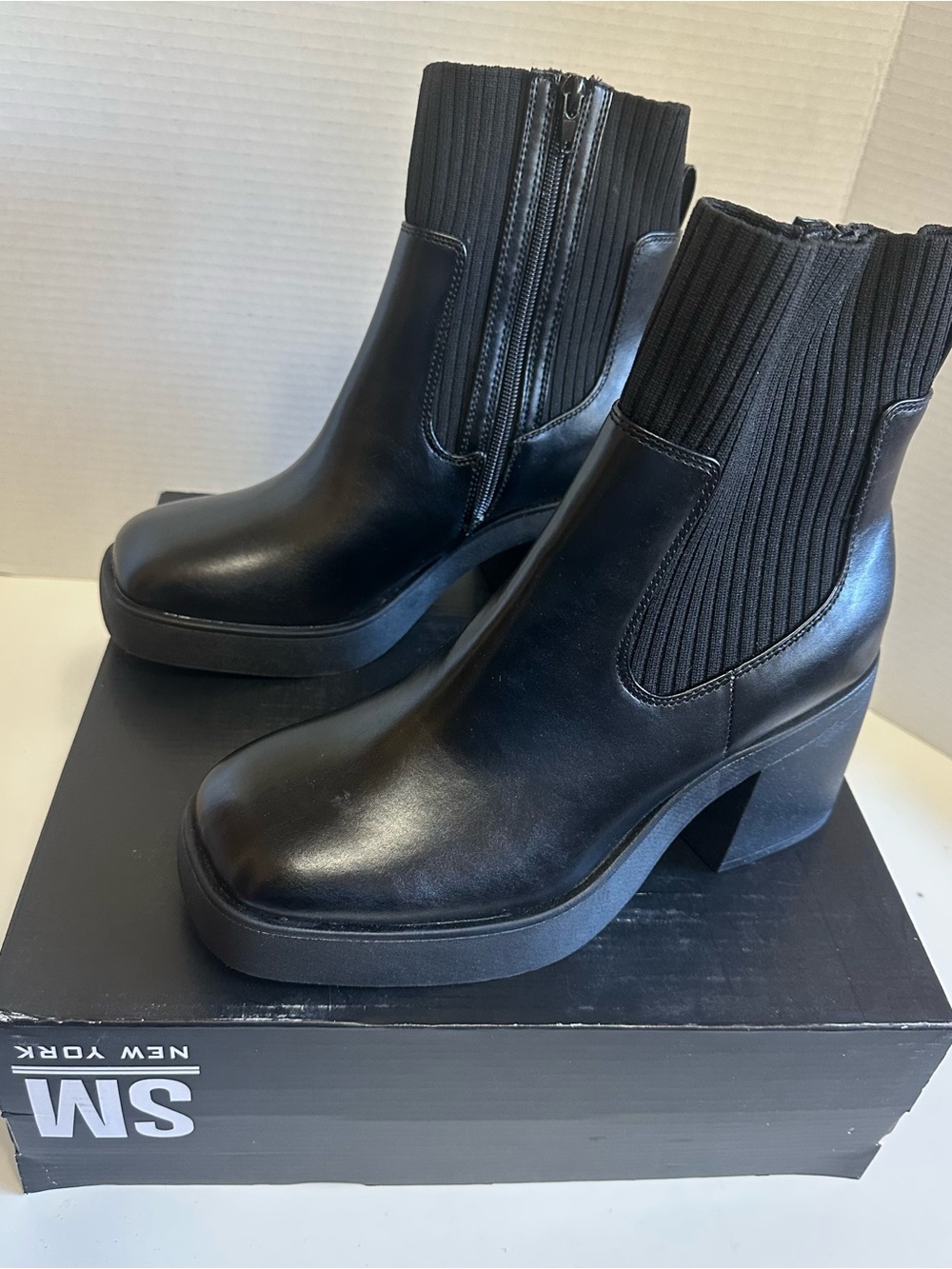SM New York Klarisa Women’s Black Chelsea Ankle Boots Size 8.5 Block Heel NIB